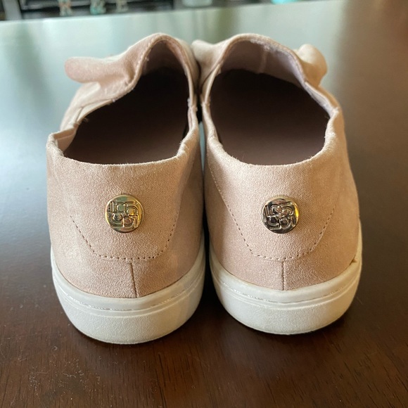 Liz Claiborne pink ruffly suede like tennis shoes size 7.5 - Picture 3 of 7